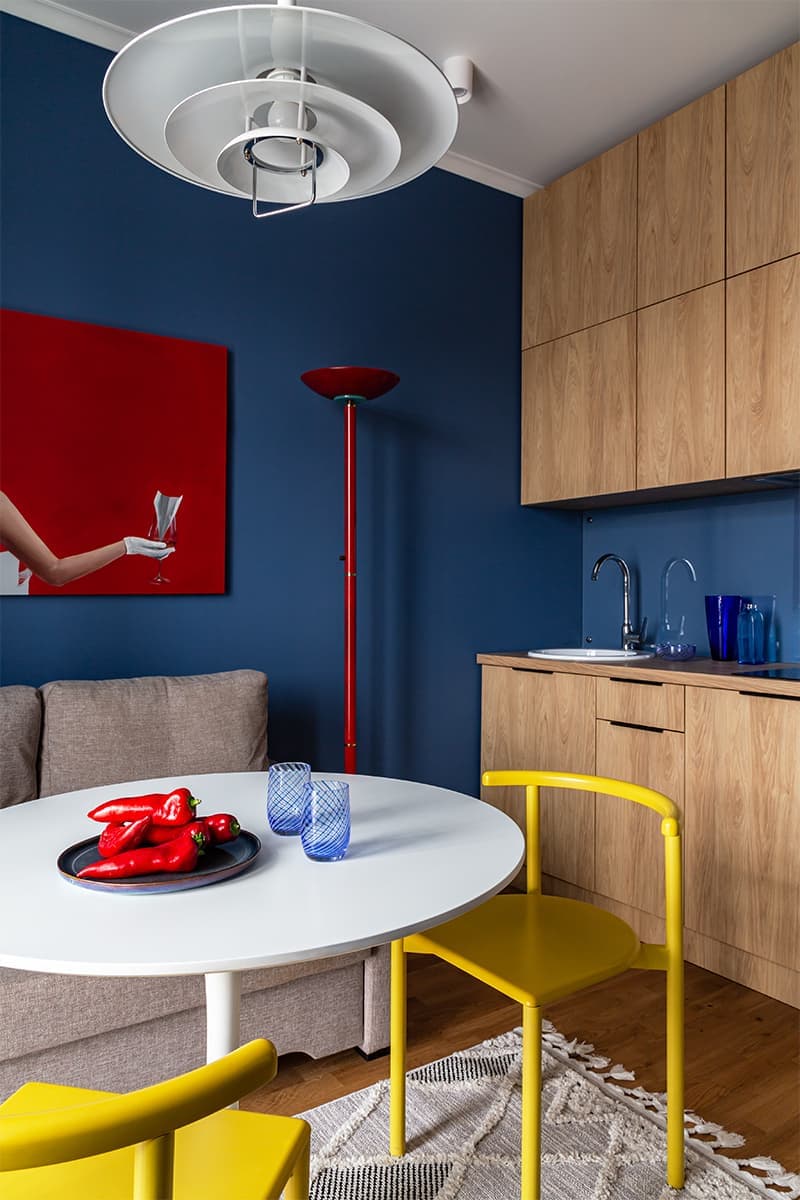 Эклектичный интерьер квартиры, вдохновленный Музеем Фриды Кало — проект Дэйси Аушевой