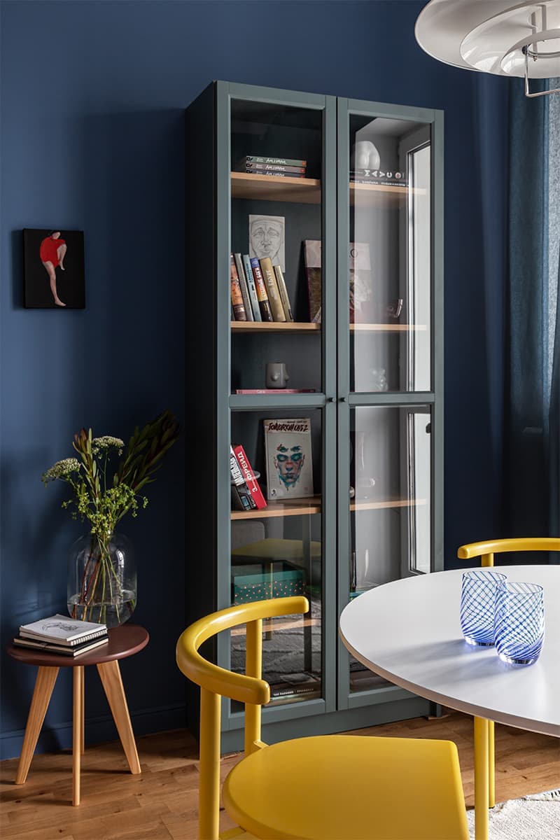 Эклектичный интерьер квартиры, вдохновленный Музеем Фриды Кало — проект Дэйси Аушевой