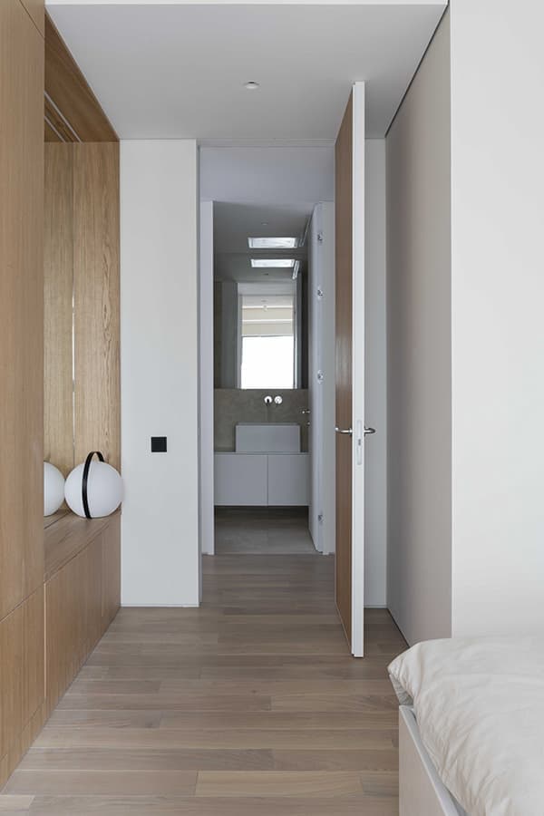 Универсальный интерьер квартиры на продажу — проект архитектурного бюро DDD Architects