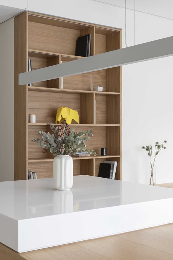 Универсальный интерьер квартиры на продажу — проект архитектурного бюро DDD Architects