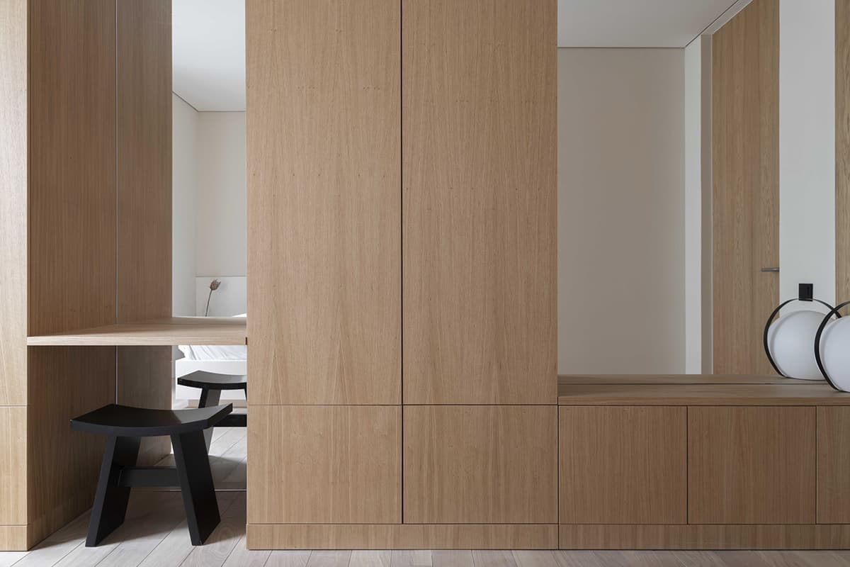 Универсальный интерьер квартиры на продажу — проект архитектурного бюро DDD Architects