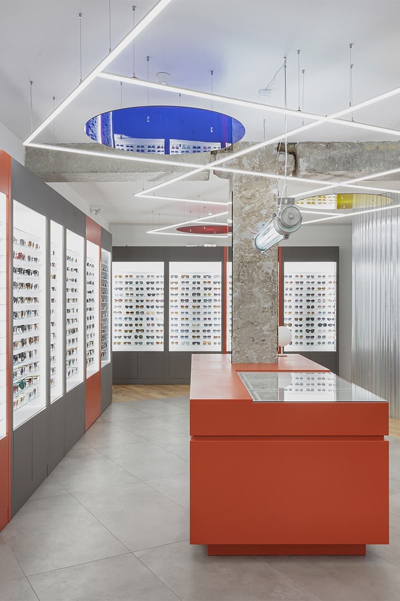 Яркие цветовые сочетания и оммажи авангарду в интерьере московского салона оптики — проект LSD Bureau