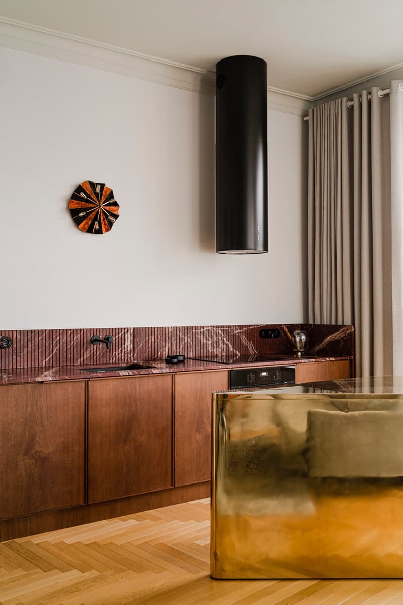 Дерево, лепнина и винтажная мебель: воздушный интерьер квартиры в центре Гданьска — проект студии Akurat