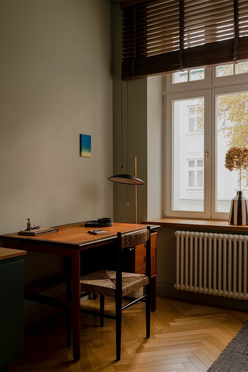 Дерево, лепнина и винтажная мебель: воздушный интерьер квартиры в центре Гданьска — проект студии Akurat