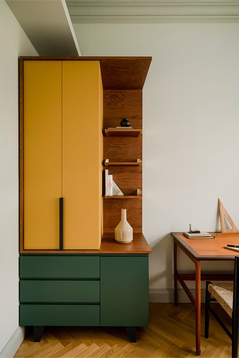 Дерево, лепнина и винтажная мебель: воздушный интерьер квартиры в центре Гданьска — проект студии Akurat