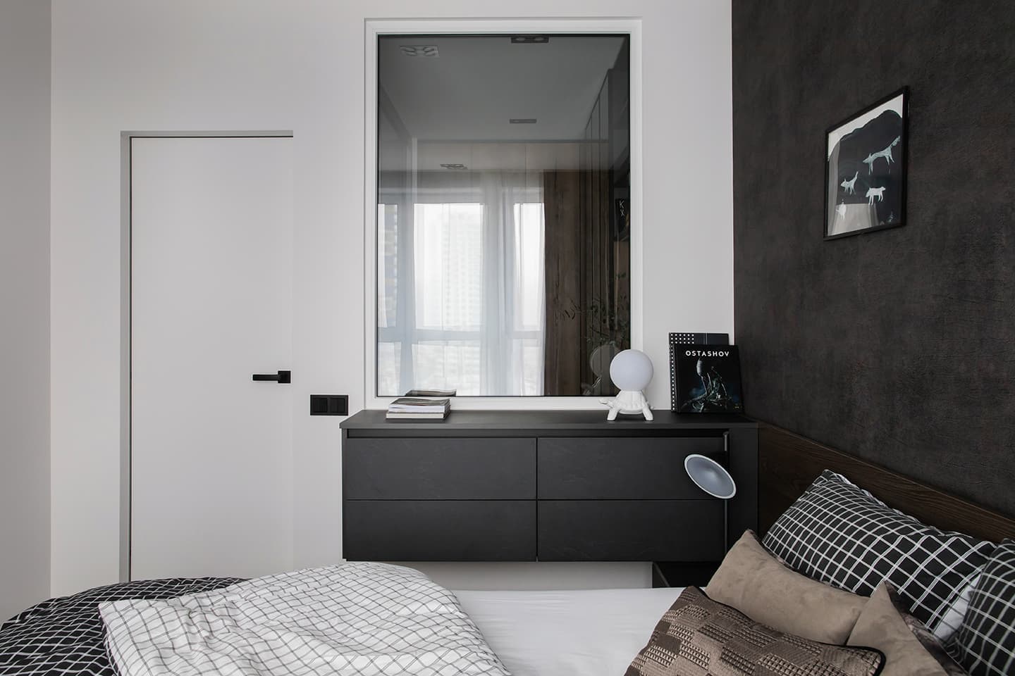 Монохромные тона в интерьере квартиры площадью 48 квадратных метров — проект Алены Жаворонковой