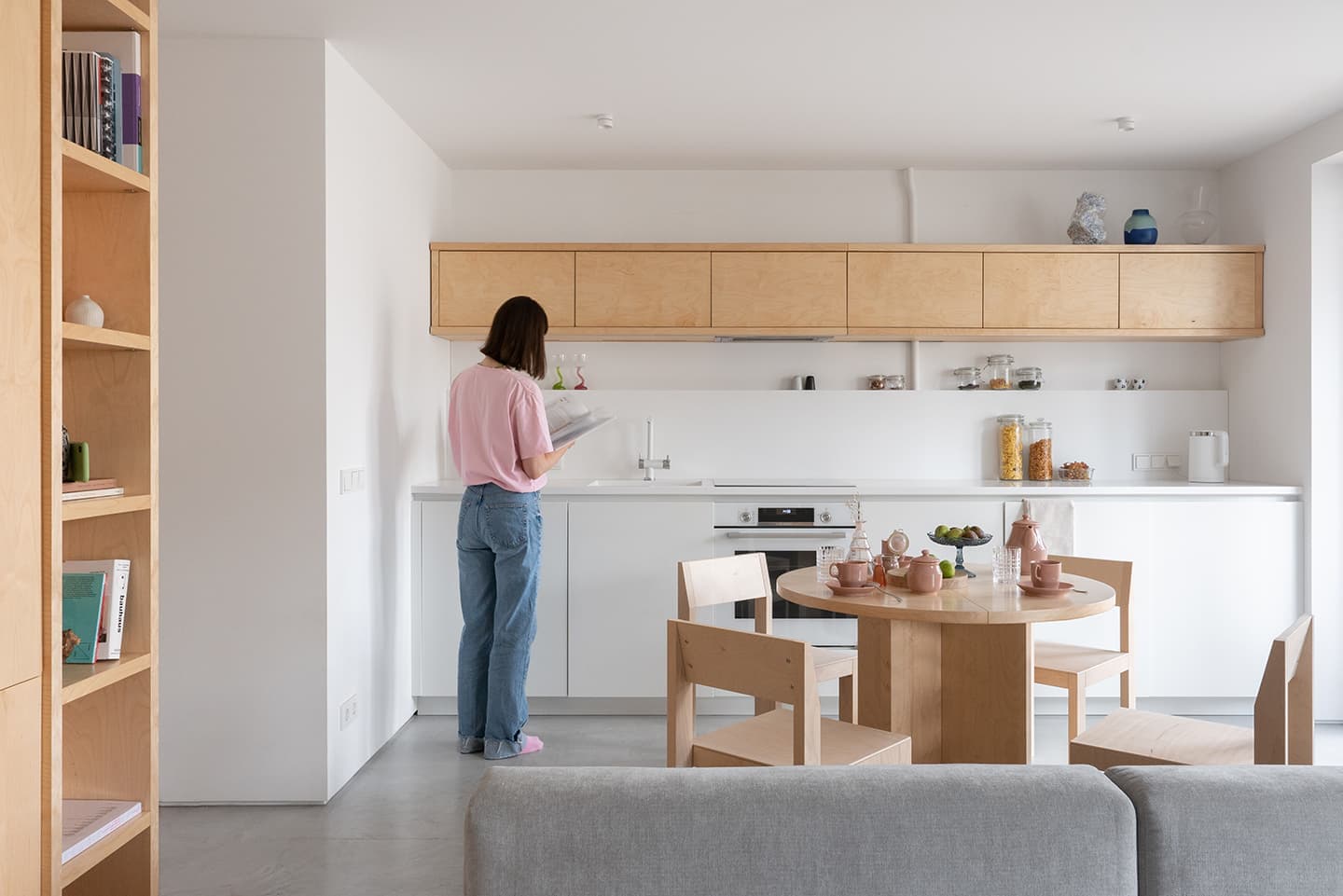 Авторская мебель и чистые линии в интерьере московской квартиры — проект бюро .dpt