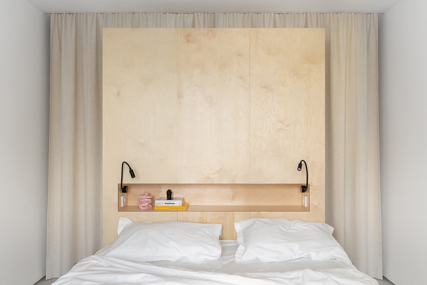 Авторская мебель и чистые линии в интерьере московской квартиры — проект бюро .dpt