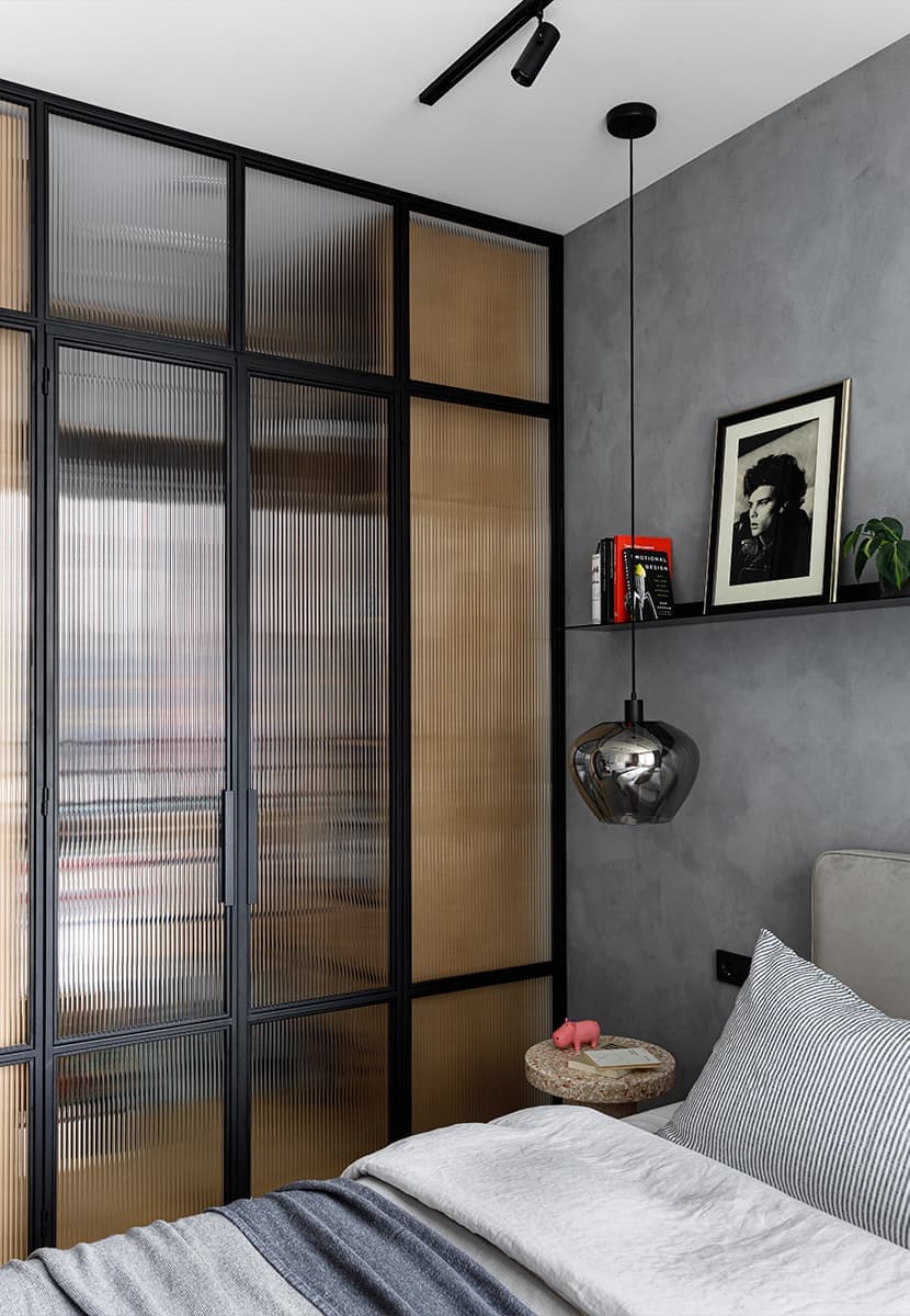 Обновленный интерьер квартиры с прямоугольной детской комнатой — проект студии DSGN HUB