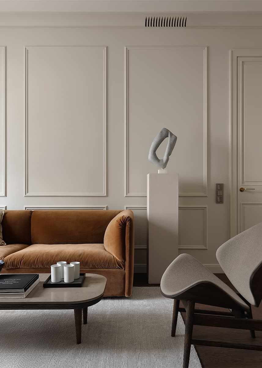 Умиротворенная палитра и элементы классического стиля в интерьере семейной квартиры — проект Аланы Кузнецовой