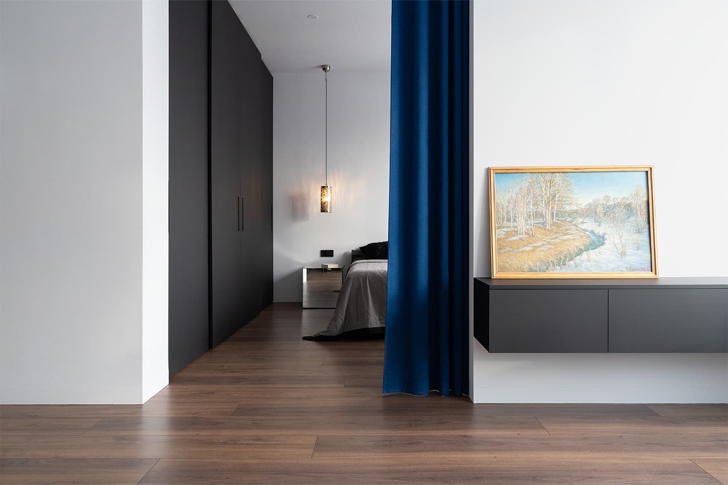 Винтажная мебель в аскетичном интерьере квартиры для дизайнера — проект BLOK Studio