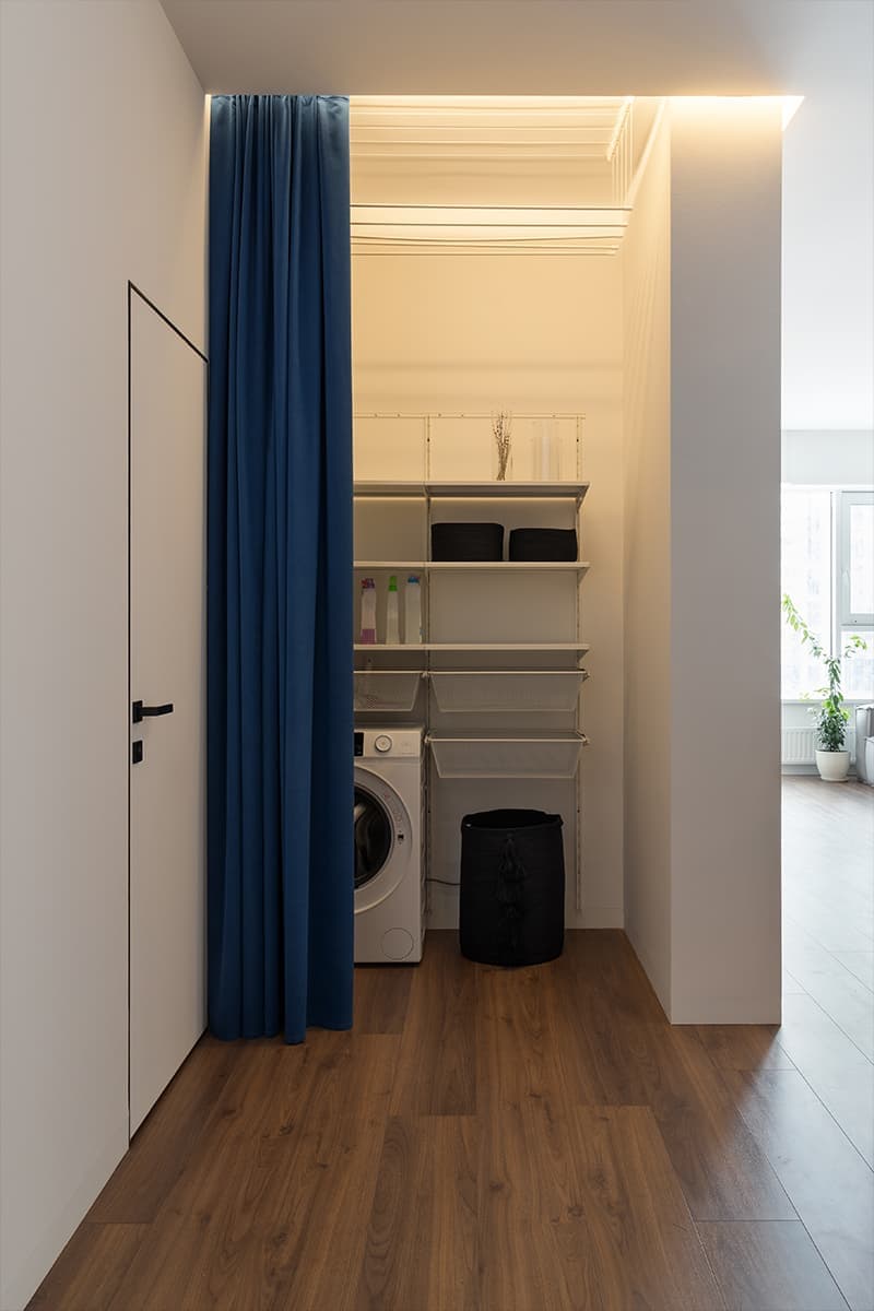 Винтажная мебель в аскетичном интерьере квартиры для дизайнера — проект BLOK Studio