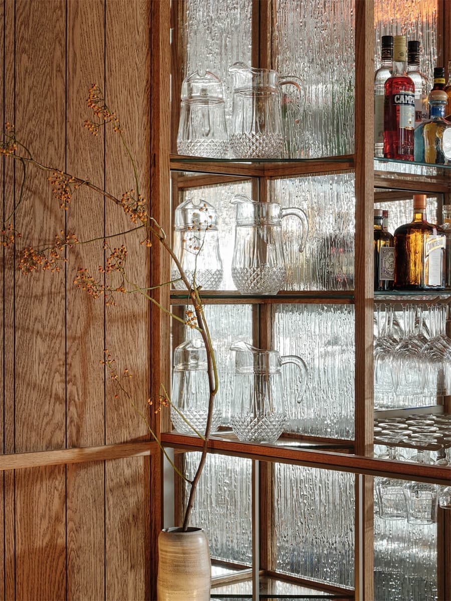 Ностальгический интерьер амстердамского бара — проект Studio Modijefsky