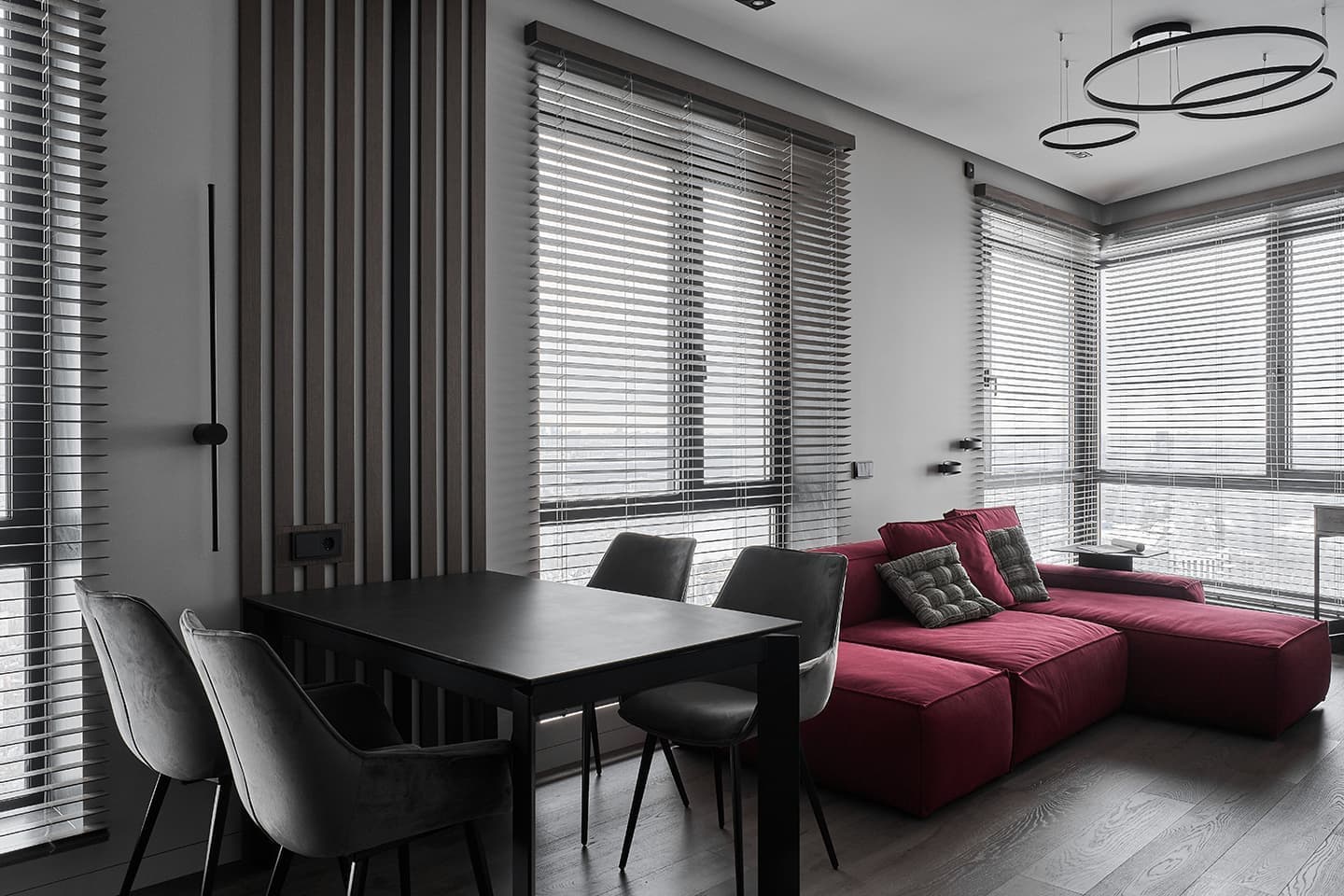 Продуманный интерьер угловой квартиры с тремя спальнями — проект студии дизайна «Сфера»