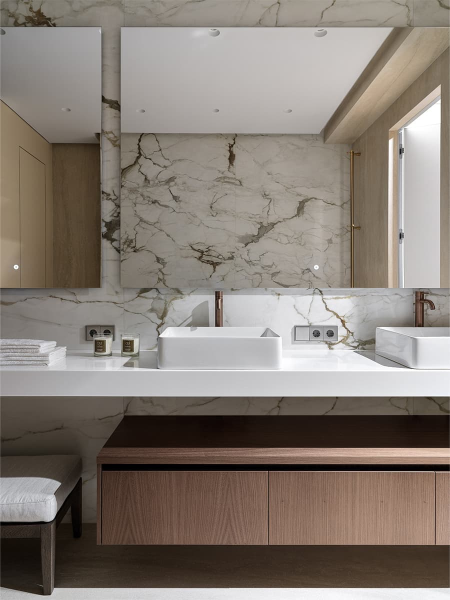 Премиальные материалы и умное зонирование в интерьере квартиры на 64-м этаже небоскреба — проект Анастасии Дэйви и Натальи Шибановой