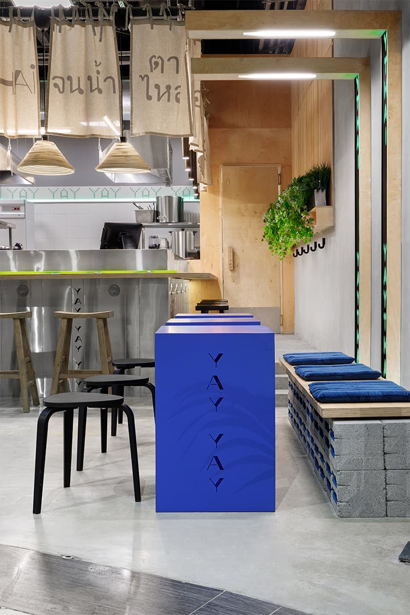 Яркий интерьер кафе тайской кухни с неоновыми деталями — проект студии Miyao