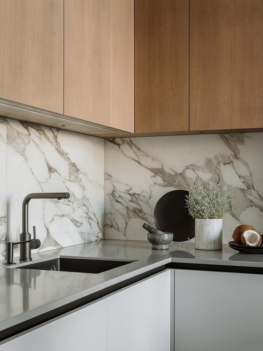 Серо-бежевые оттенки в интерьере квартиры для семейной пары — проект студии Kovalchuk Interior