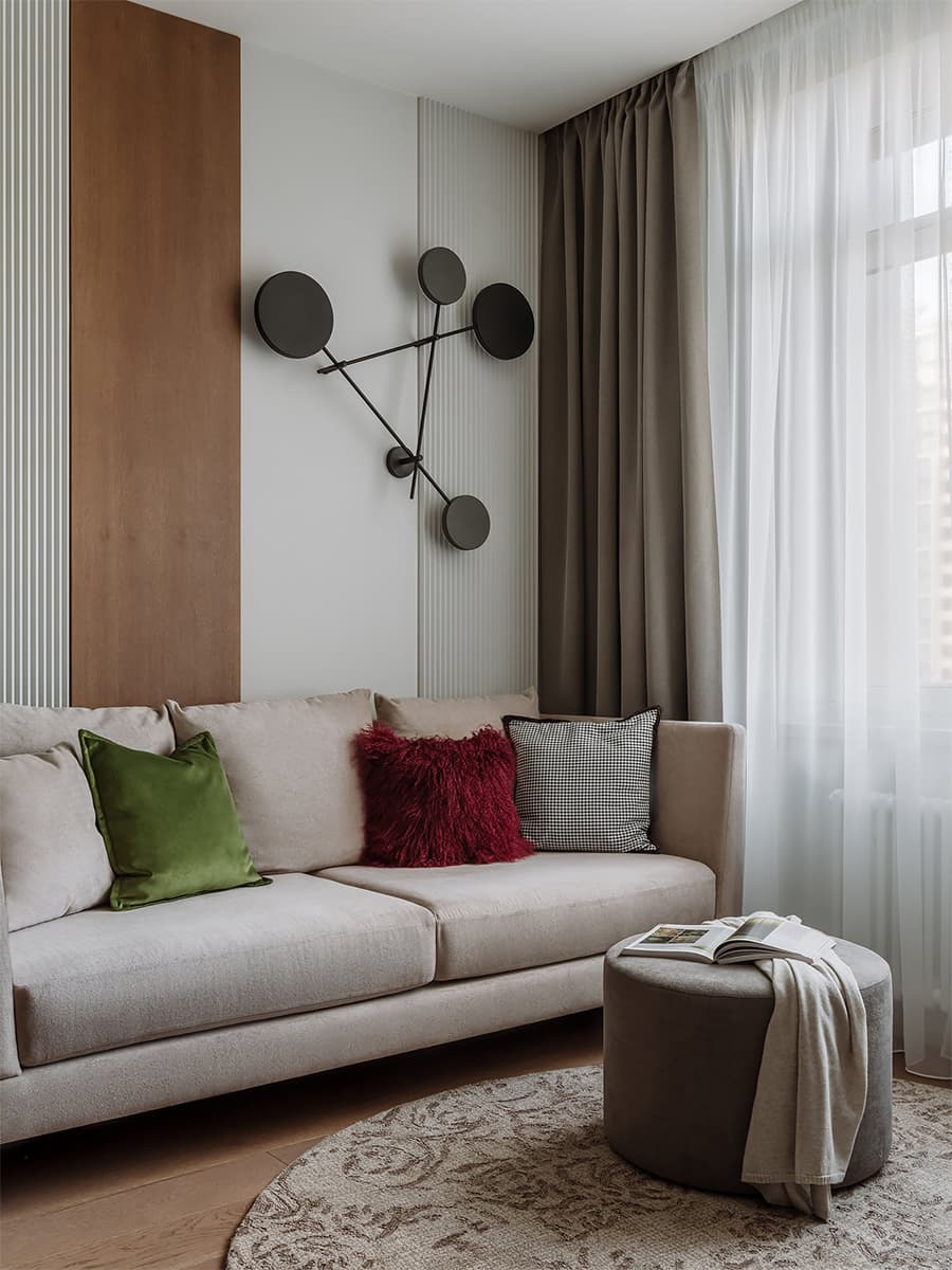 Серо-бежевые оттенки в интерьере квартиры для семейной пары — проект студии Kovalchuk Interior