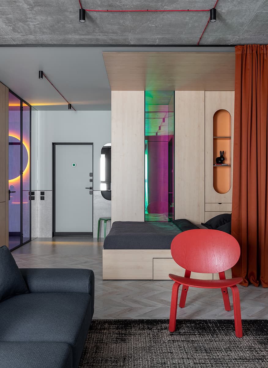 Обилие цветов в интерьере квартиры-студии — проект Екатерины и Алексея Савицких