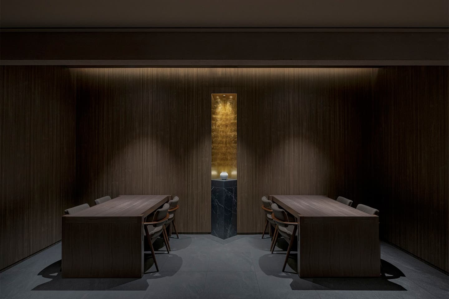 Благородный интерьер корейского ресторана с камерными приватными зонами — проект Design Studio Minwoo
