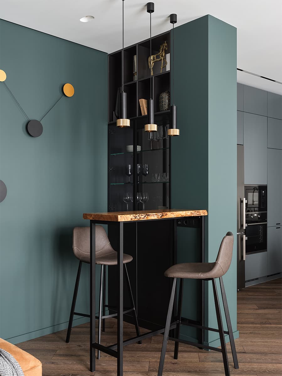 Изумрудные и терракотовые оттенки в интерьере семейной квартиры — проект Дарьи Авдеенко