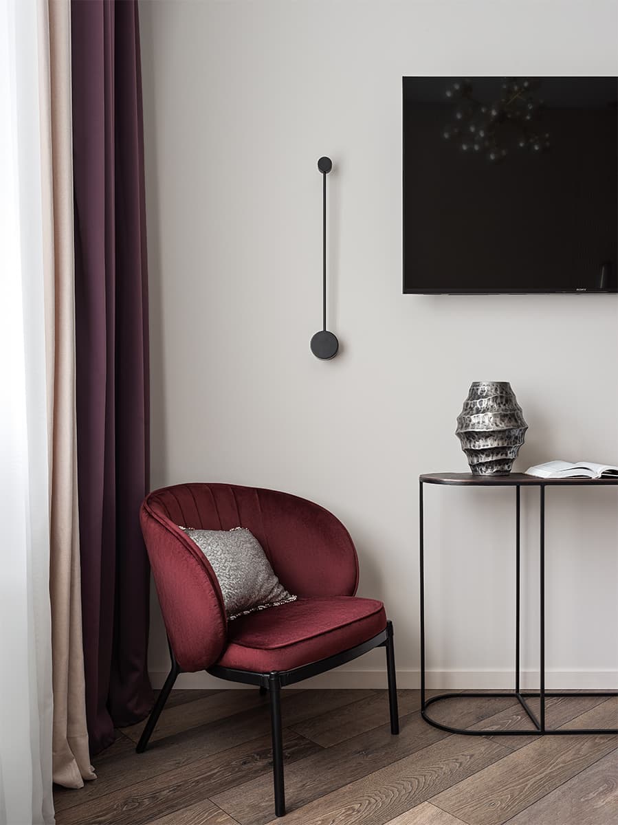 Изумрудные и терракотовые оттенки в интерьере семейной квартиры — проект Дарьи Авдеенко