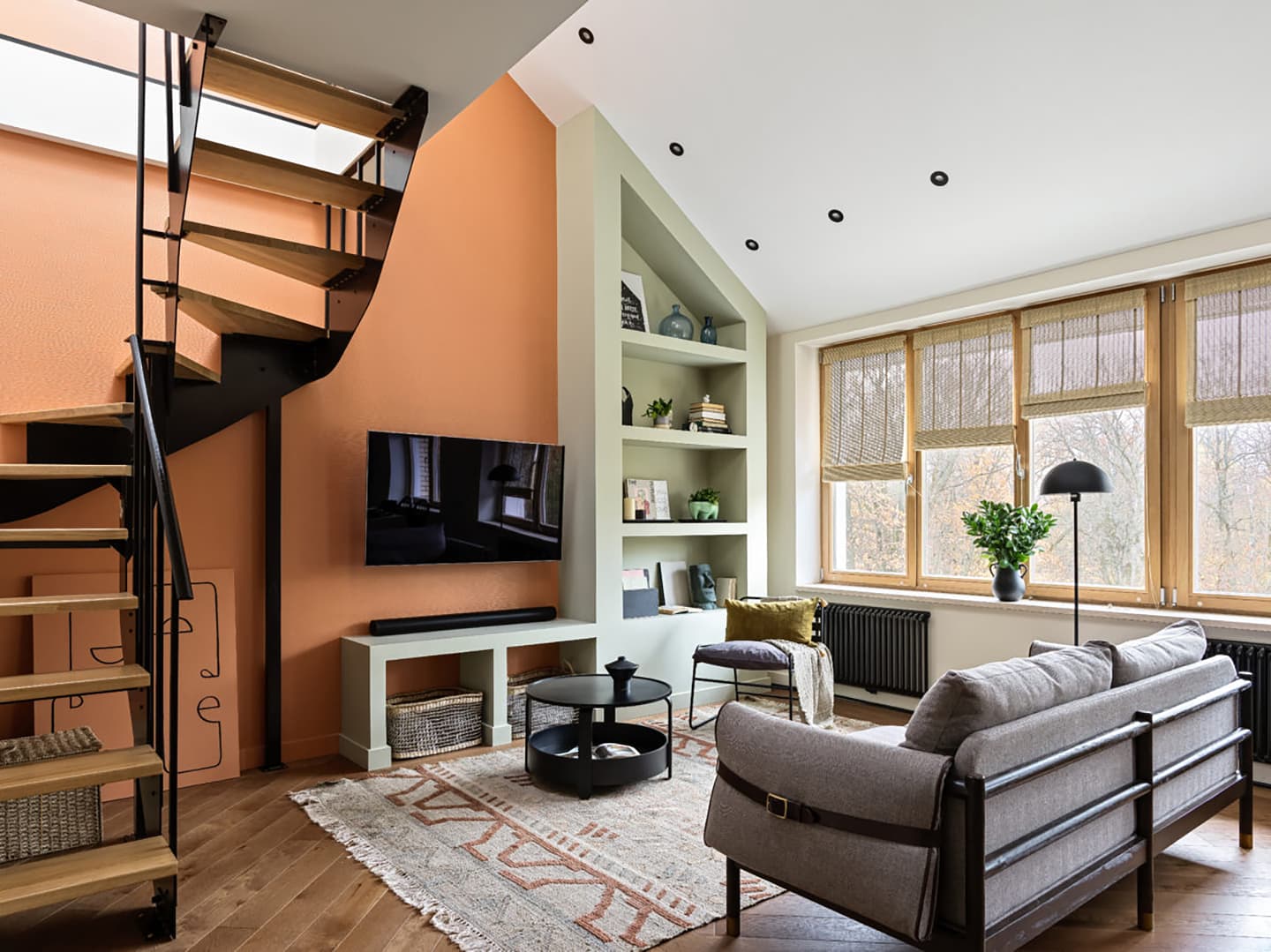 Уютный интерьер двухуровневой квартиры с четырьмя спальнями — проект Ирины Халезовой