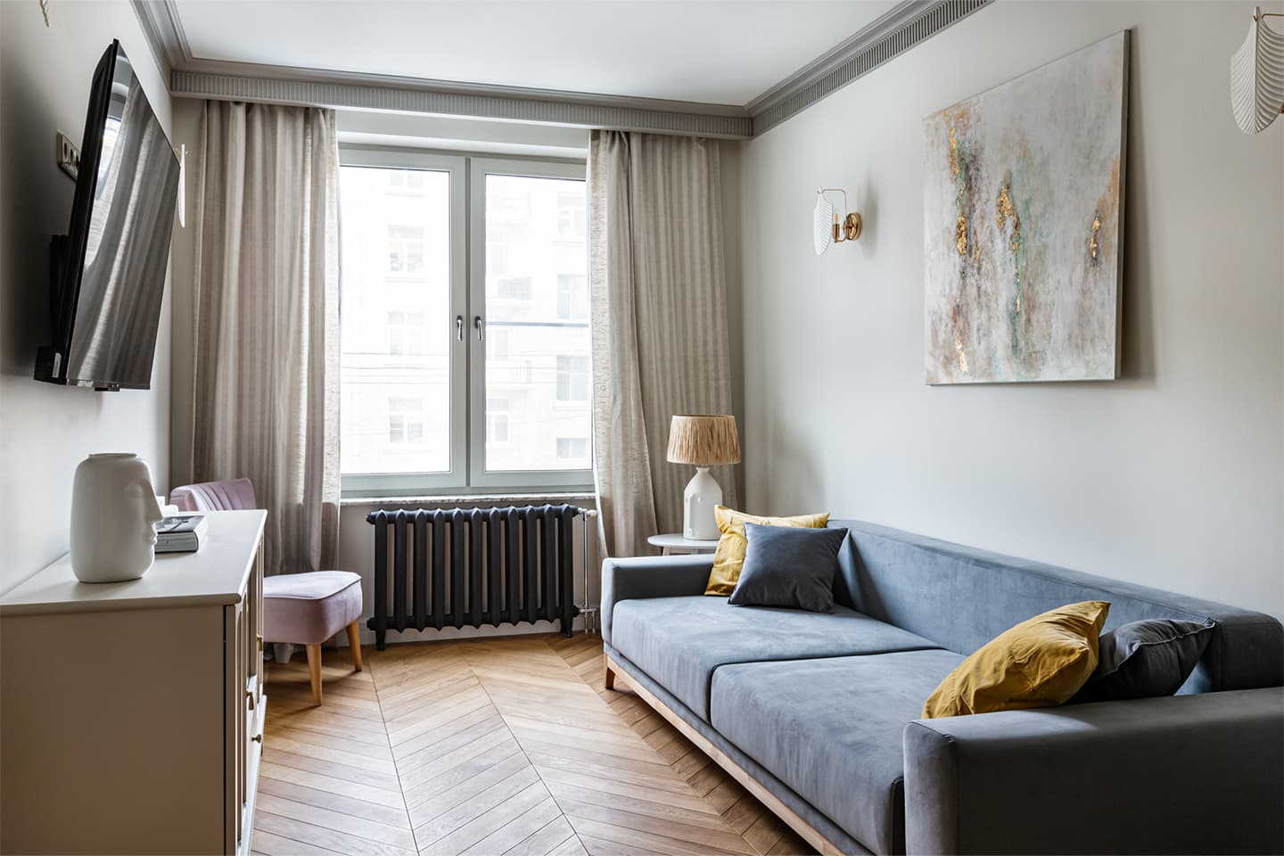 Воздушный интерьер небольшой квартиры для сдачи в аренду — проект Елены Зингер