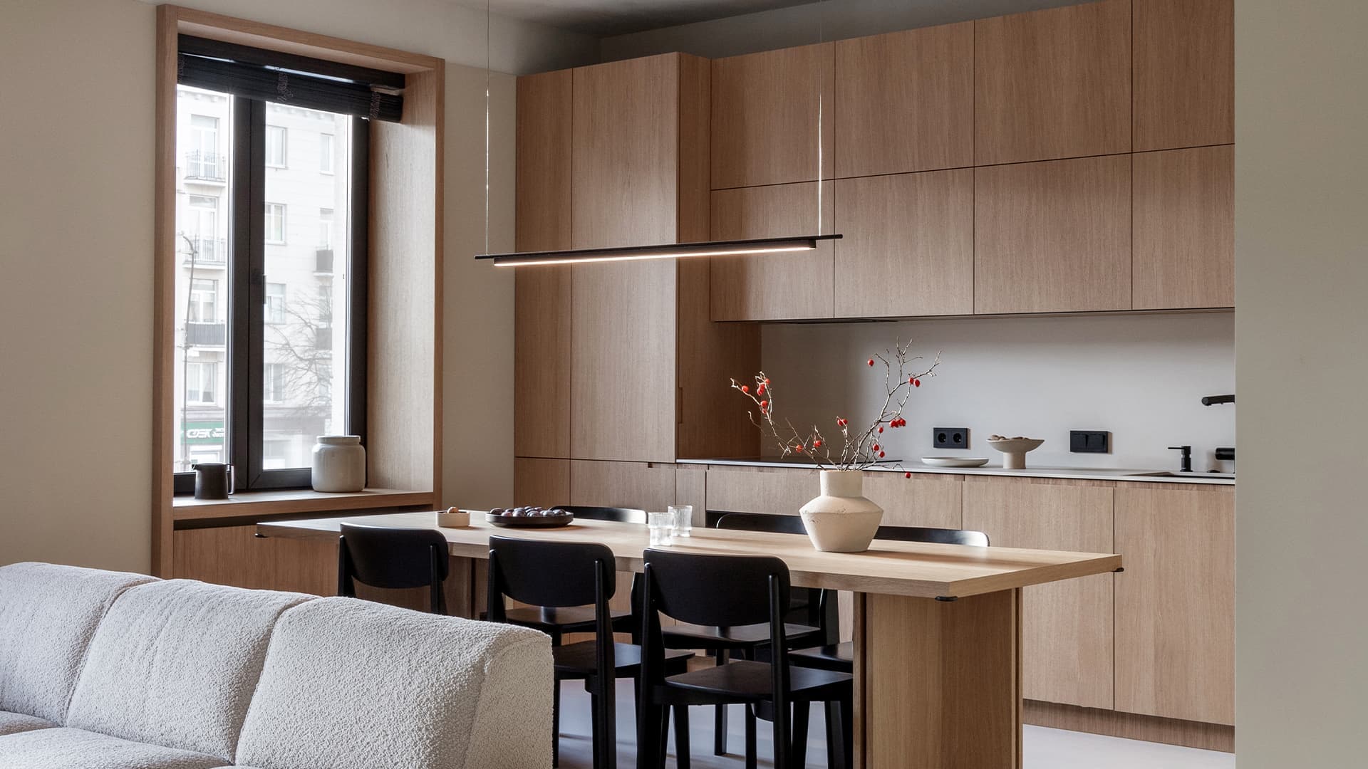 Букле и пастельные тона в интерьере квартиры с эффектной аркой — проект BEIGE APARTMENT от ZROBIM architects Букле и пастельные тона в интерьере квартиры с эффектной аркой — проект BEIGE APARTMENT от ZROBIM architects