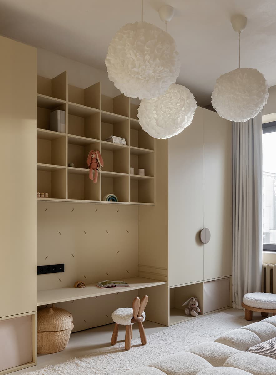 Букле и пастельные тона в интерьере квартиры с эффектной аркой — проект BEIGE APARTMENT от ZROBIM architects