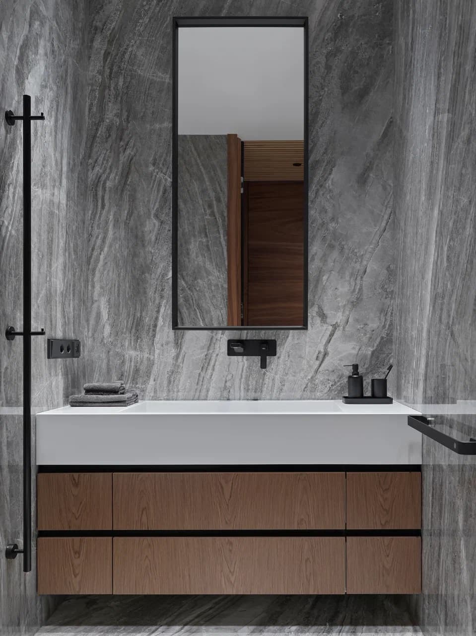 Натуральные материалы и чистота форм в гармоничном интерьере квартиры — проект бюро AR ARCHITECTS