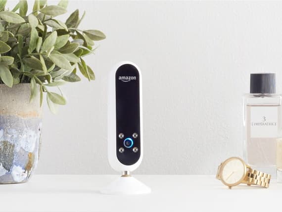 Amazon создали робота-стилиста, который помогает решить, что надеть Amazon создали робота-стилиста, который помогает решить, что надеть