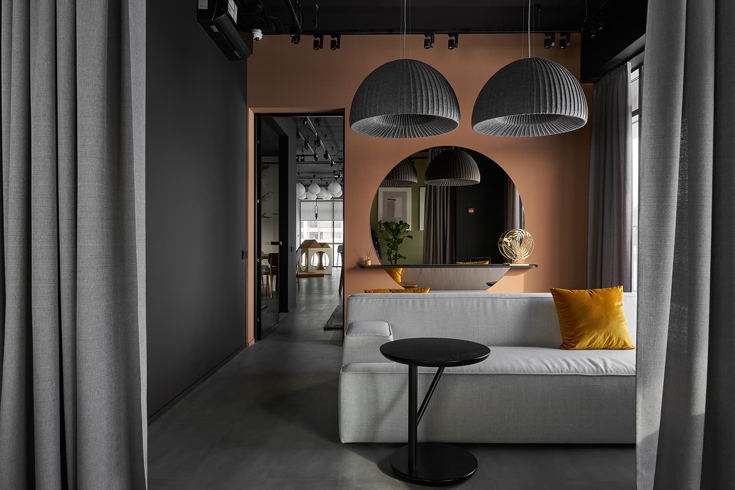 Интерьер соседского центра для жителей урбан-квартала в Новосибирске — проект студии Shubochkini и компании Брусника