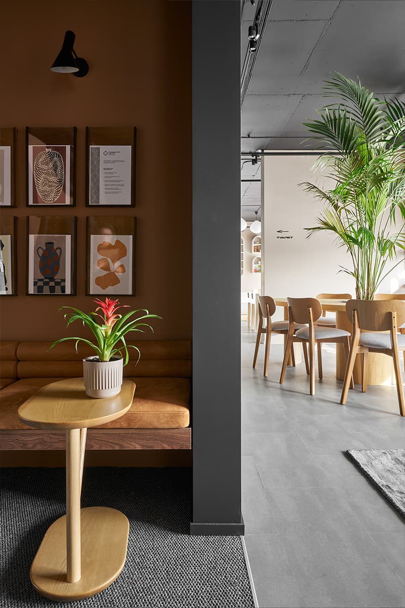 Интерьер соседского центра для жителей урбан-квартала в Новосибирске — проект студии Shubochkini и компании Брусника