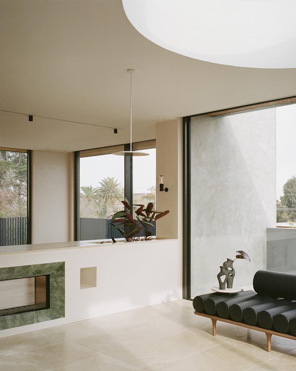 Воздушный интерьер пентхауса для нескольких поколений большой семьи — проект Office Alex Nicholls