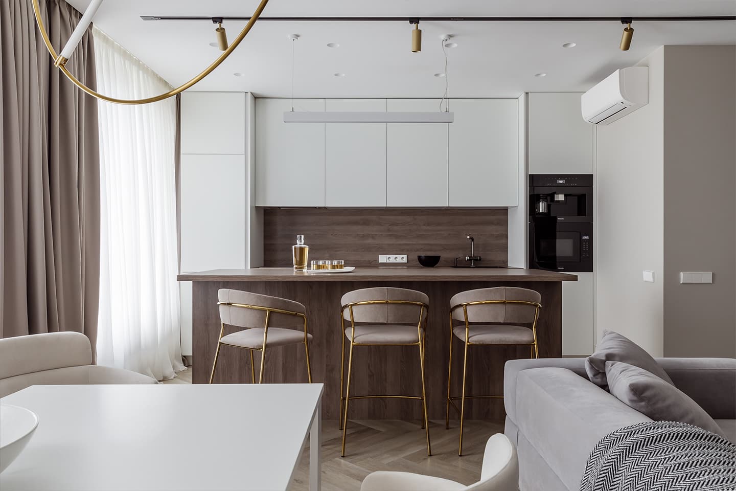 Классические элементы в интерьере элегантной квартиры для семьи с двумя сыновьями — проект Оксаны Пирко и Дарьи Гончаровой