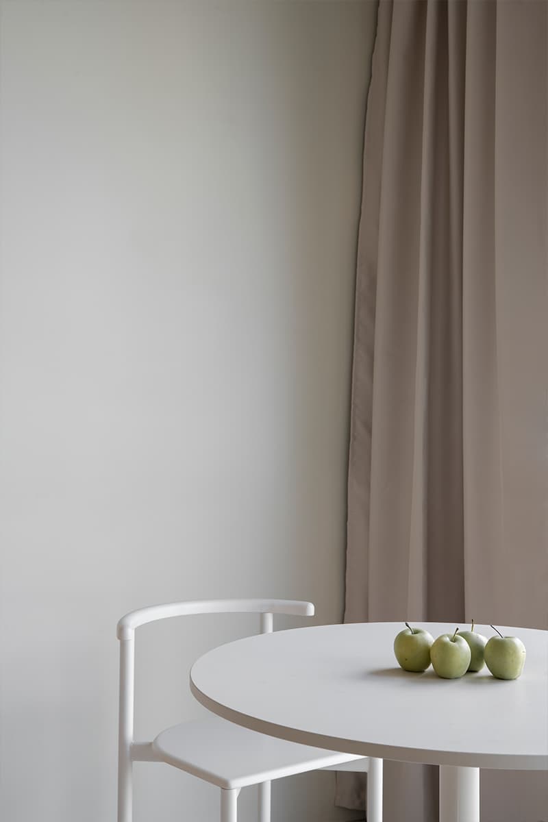 Динамичный интерьер маленькой квартиры, вдохновленный русским конструктивизмом — проект бюро SHKAF interior architects