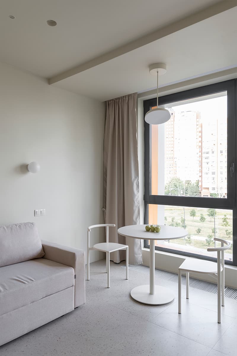 Динамичный интерьер маленькой квартиры, вдохновленный русским конструктивизмом — проект бюро SHKAF interior architects