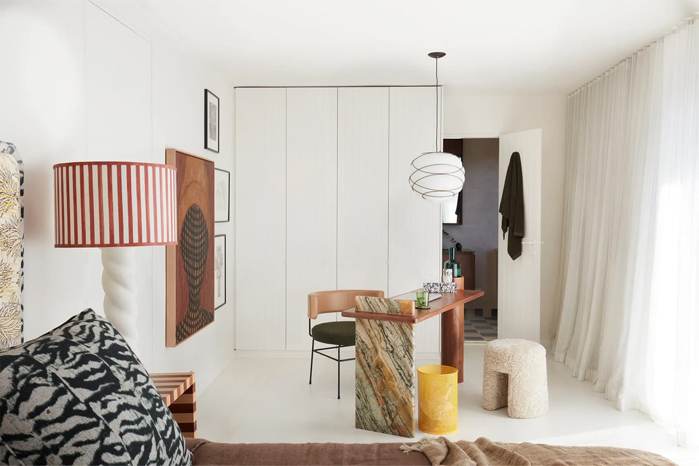 Терракотовые тона, беж и мрамор в интерьере австралийского коттеджа — проект YSG Studio