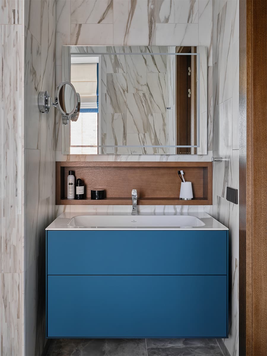 Расслабленный микс классики и современности в интерьере квартиры с камерной спальней — проект Александры Алексеевой