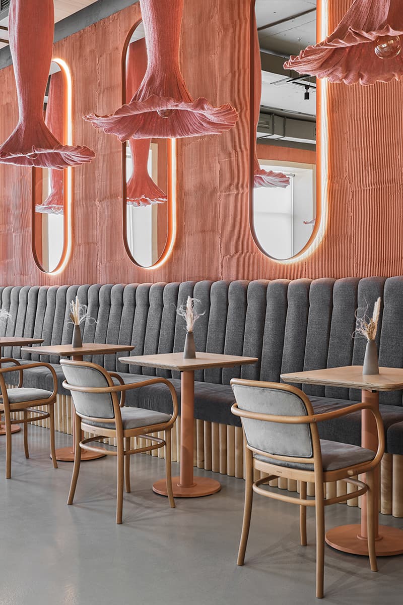 Современное прочтение французского стиля в интерьере красноярской кофейни — проект студии LEFTdesign