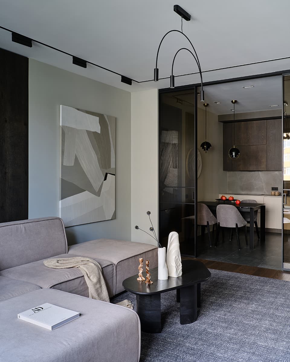Оригинальный интерьер семейной квартиры в темных тонах — проект Анастасии Егоровой и Екатерины Моисеенко