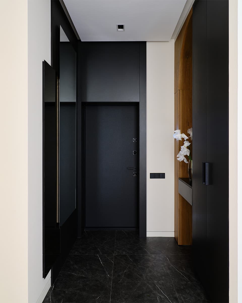 Оригинальный интерьер семейной квартиры в темных тонах — проект Анастасии Егоровой и Екатерины Моисеенко