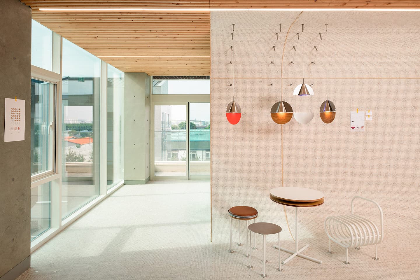 Кирпич, дерево и природный камень в интерьере кафе с итальянским настроением — проект студии Sukchulmok