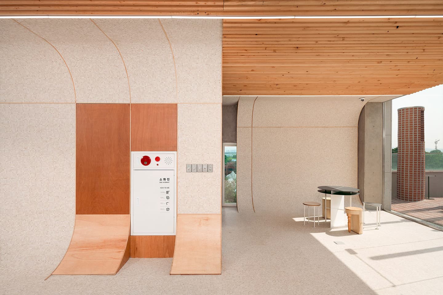 Кирпич, дерево и природный камень в интерьере кафе с итальянским настроением — проект студии Sukchulmok