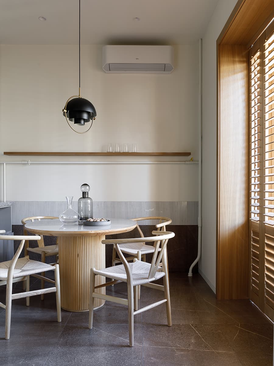 Современный интерьер квартиры, сохранившей атмосферу старого Петербурга — проект студии Background