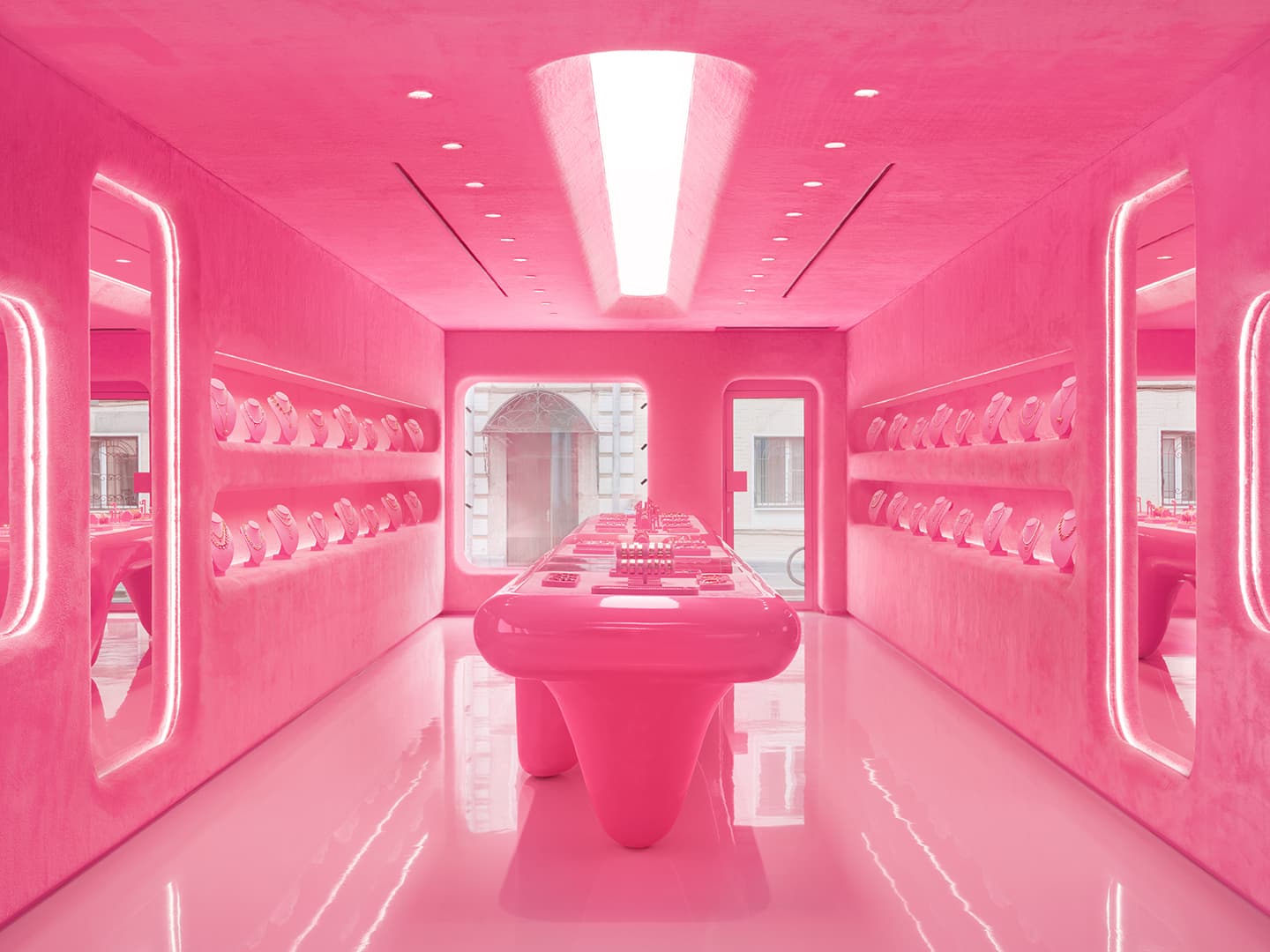 Эпатажный интерьер магазина ювелирных украшений на Патриарших прудах — проект Елены Локастовой