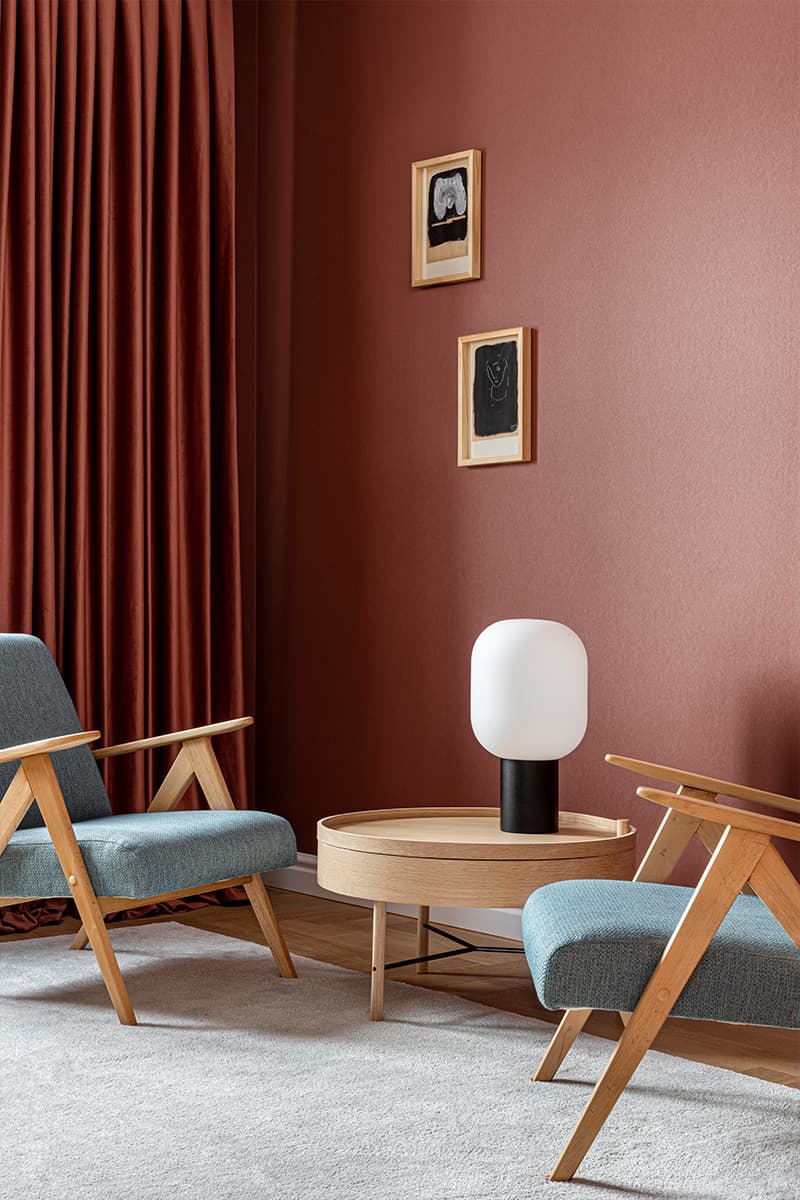 Глубокие тона и винтажная мебель в интерьере загородного дома — проект Надежды Ковалевой