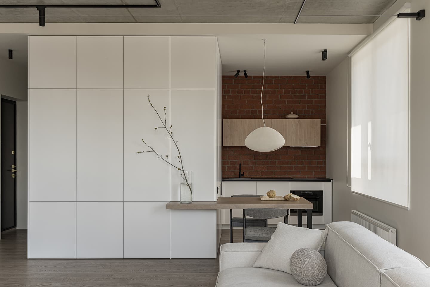 Светлый интерьер с продуманной атмосферой — проект студии ПРЕОБРАЗОВАТЕЛЬ