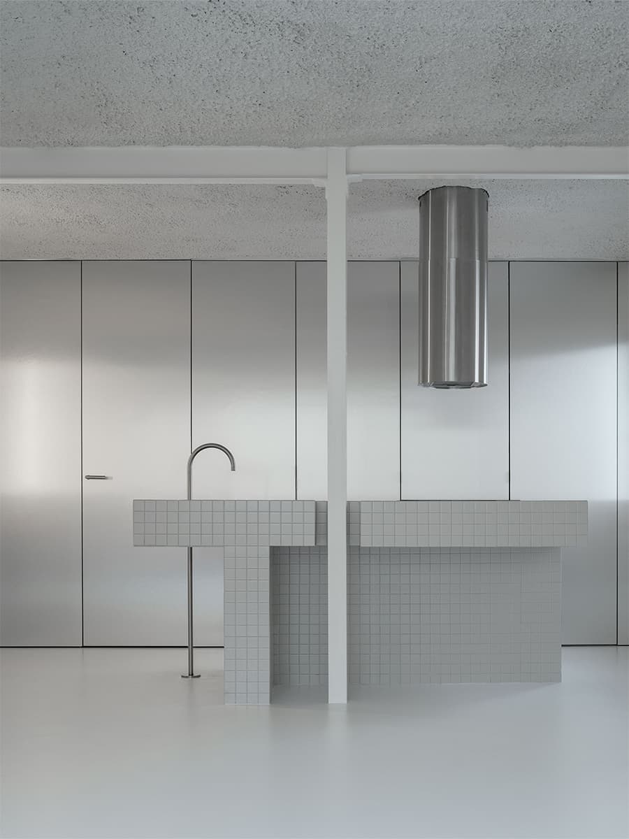 Универсальная отделка небольшой квартиры в Мадриде — проект архитектурного бюро HANGHAR